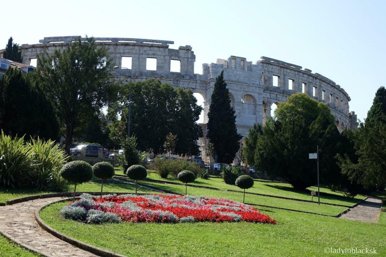 Pietas Iulia Apartment Пула Екстериор снимка