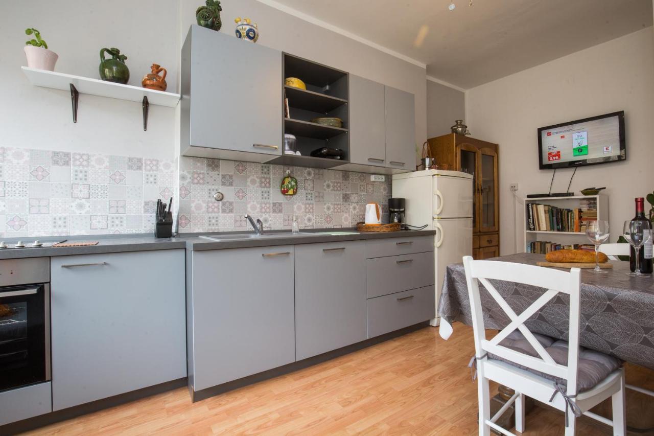 Pietas Iulia Apartment Пула Екстериор снимка